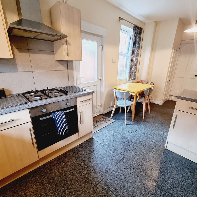 4 Bed Student Accommodation - Photo 1