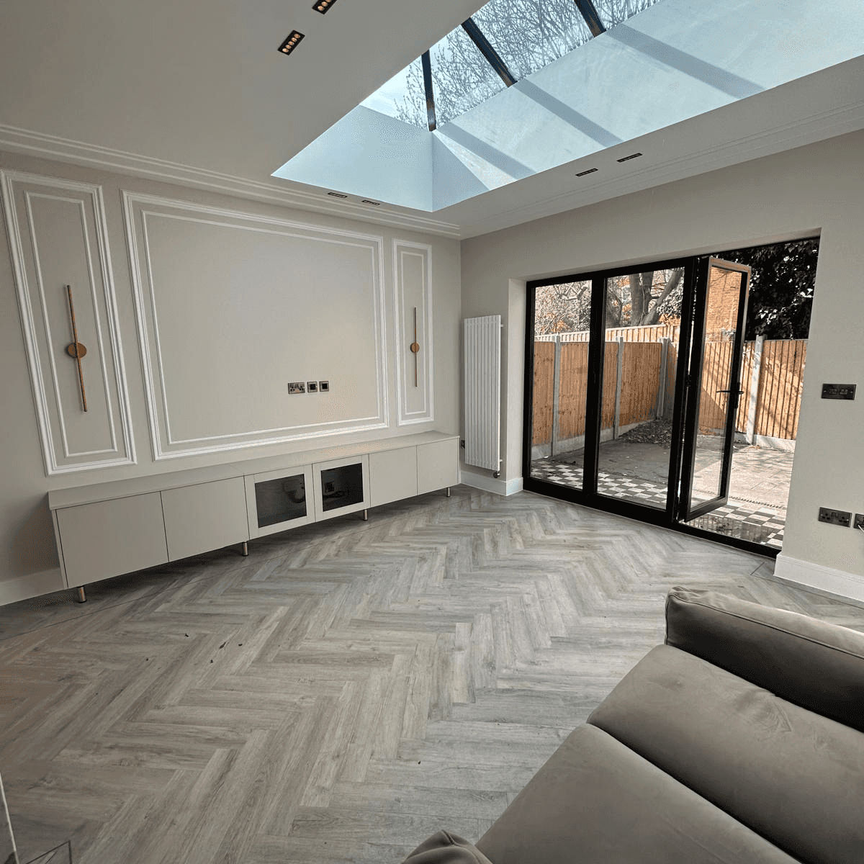 Arlington Gardens, Ilford, IG1 - Photo 1