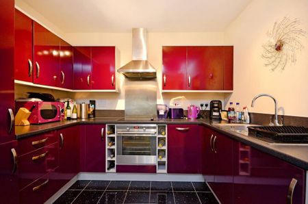 2 bedroom flat to rent - Photo 2