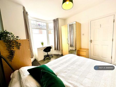 4 bedroom terraced house to rent - Photo 5