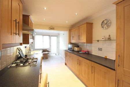 Russet Way, Hockley, SS5 - Photo 4