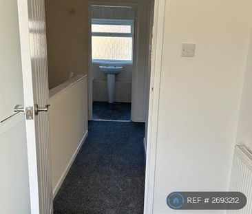 3 bedroom terraced house to rent - Photo 6