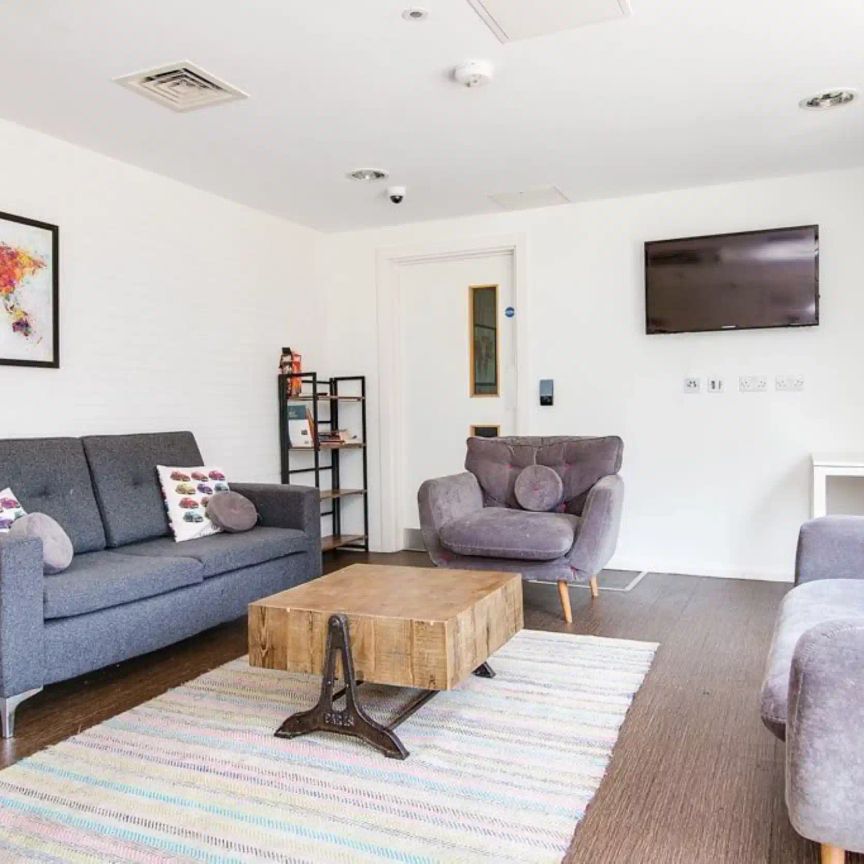 Silver Studio - Photo 1