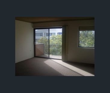 FANTASTIC LOCATION - Photo 2