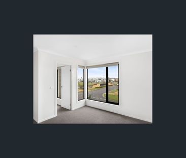 Four Bedroom Townhouse - Photo 4