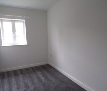3 bedroom end of terrace house to rent - Photo 2