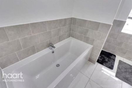 4 bedroom detached house to rent - Photo 3