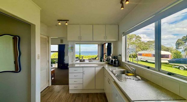 Amazing Seaview's Spacious Family Home - Photo 1