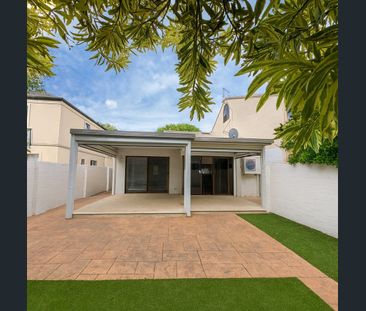 PRESTIGE LOCATION – STYLISH HOME WITH SPACE, SECURITY & CLASS - Photo 5