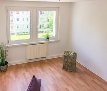 Ruhig gelegene 3-Raum-Wohnung mit Tageslichtbad - Photo 1