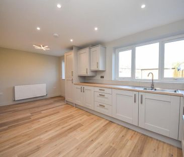 3 bedroom terraced house to rent - Photo 2