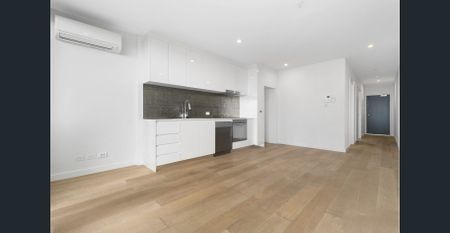 Light filled luxury living with panoramic city views - Photo 3