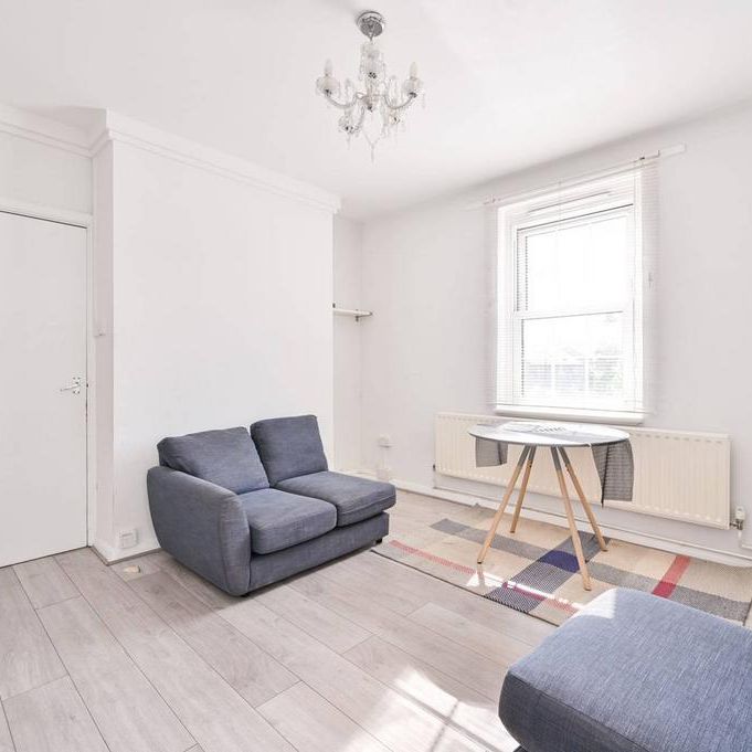 1 bedroom flat to rent - Photo 1