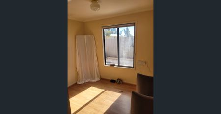 Neat and Tidy 3 Bedroom, 1 Bathroom - Photo 4