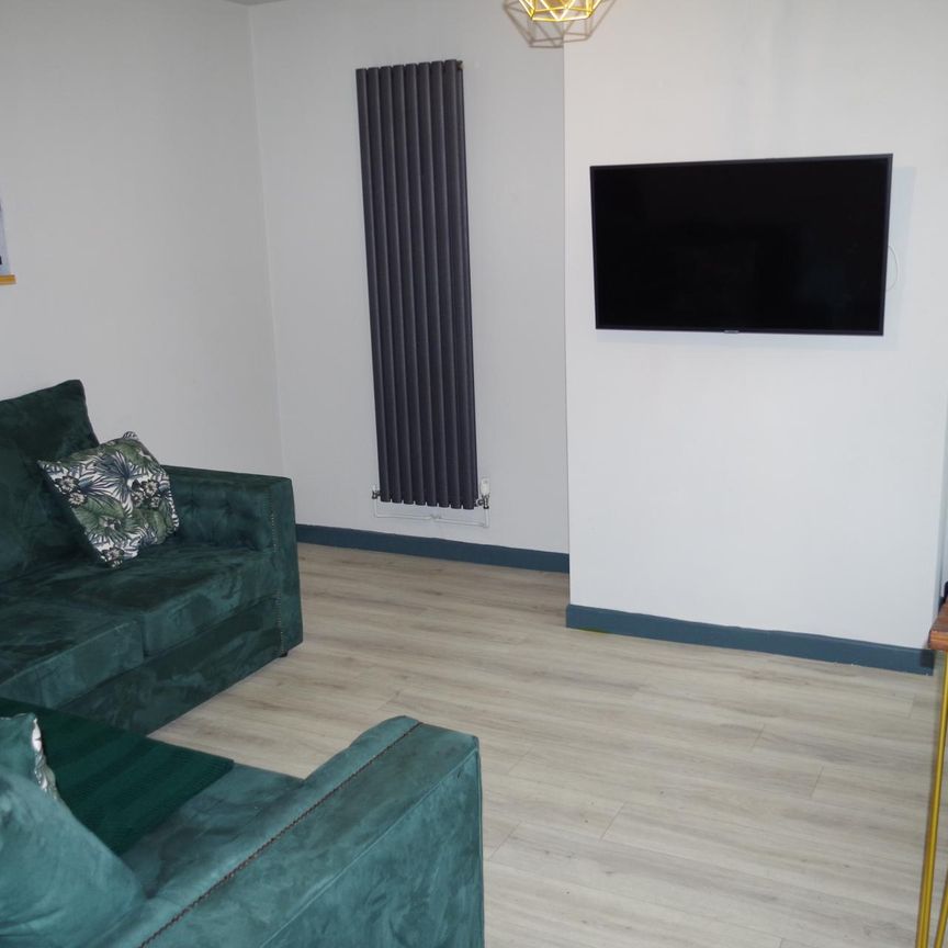 Silverwell Street, Bolton - Photo 1