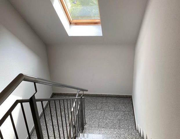 Möblierte 1,5 Zimmer-DG-Wohnung in Sudenburg mit TG-Stellplatz - Foto 1