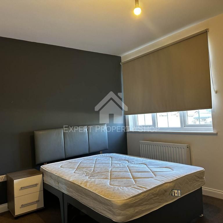 1 bedroom in a house share to rent - Photo 1