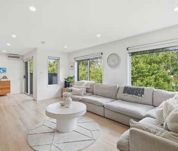 Immaculately presented 3 bedroom family home with study - Photo 1