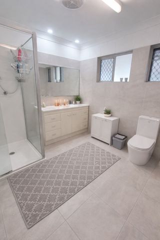 Comfortable Family Living in Kelso - Photo 4