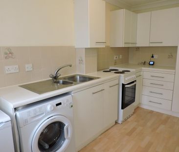 2 bedroom mid-terrace to rent Hudson Close, Eastbourne, East Sussex - Photo 5