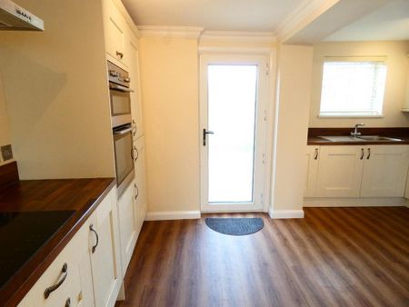 2 bedroom semi-detached house to rent - Photo 5