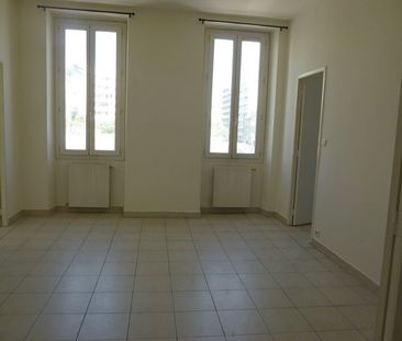 Appartement 3 pièces 58m2 MARSEILLE 6EME 738 euros - Photo 4