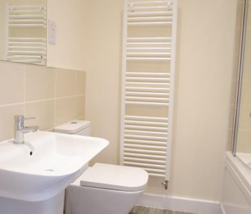 2 bedroom end of terrace house to rent - Photo 5