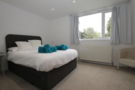 4 bedroom detached house to rent - Photo 5