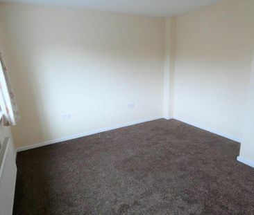 2 Bedroom Flat to Rent in Ashton - Photo 1