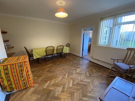 2 bedroom ground floor flat to rent - Photo 2