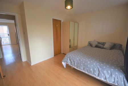 3 bedroom apartment to rent - Photo 5