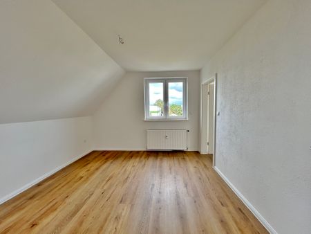 Komplett modernisierte Obergeschosswohnung – kurzfristig beziehbar! - Foto 2