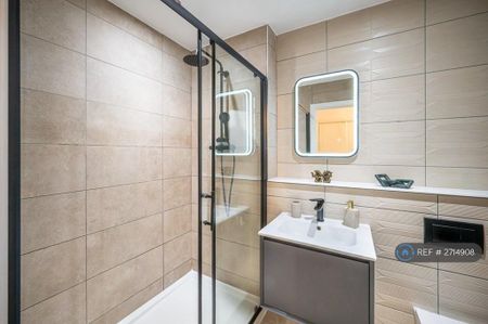 2 bedroom flat to rent - Photo 2