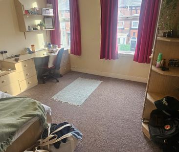 5 Bed - 26 Ashville Grove, Hyde Park, Leeds - LS6 1LY - Student - Photo 4