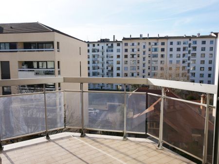 Location Appartement 2 pièces 43m² ANNECY 74000 - Photo 4