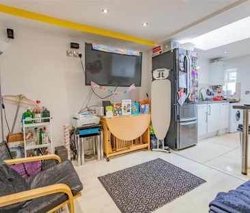 6 bedroom house to rent - Photo 3