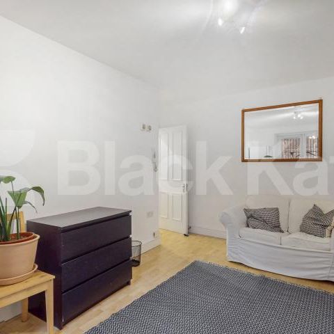 Generously Sized 4-Bedroom Home Moments from Camden & King’s Cross - Photo 1