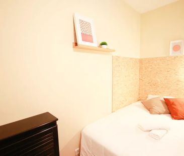 Carrer de Girona, Barcelona, Catalonia 08037 - Photo 3