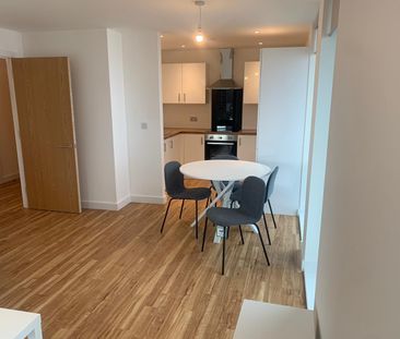 2 Bed Flat, Michigan Avenue, M50 - Photo 1