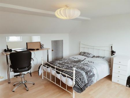 4 bedroom terraced house to rent - Photo 5