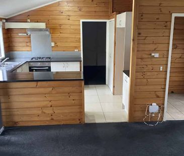 4 Bedroom House Available Now in Totara Heights (Water included in ... - Photo 2