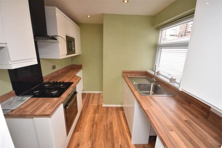 2 bedroom terraced house to rent - Photo 4