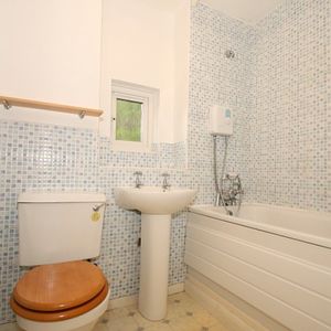 Hedgerley Court, Woking - Photo 2
