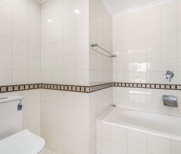 Three Bedroom Townhouse with Large Courtyard in the Popular 'Hopeto... - Photo 6