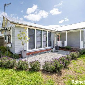 Cozy 3 bedroom home - Photo 2