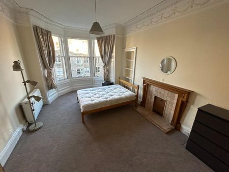 3 bedroom flat to rent - Photo 2