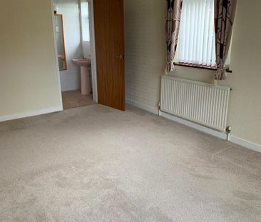 4 bedroom detached house to rent - Photo 2