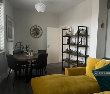 1 bedroom in a flat share to rent - Photo 3