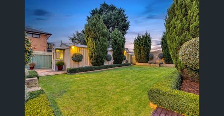 Charming Family Home with Spacious Outdoor Living in the Heart of Cranbourne! - Photo 3