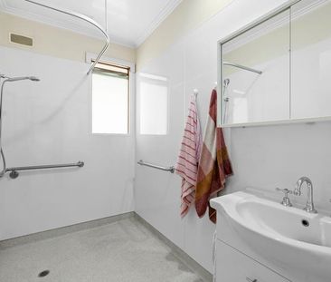 8 Bayview Road, Beaumaris VIC 3193 - House For Rent | Domain - Photo 6